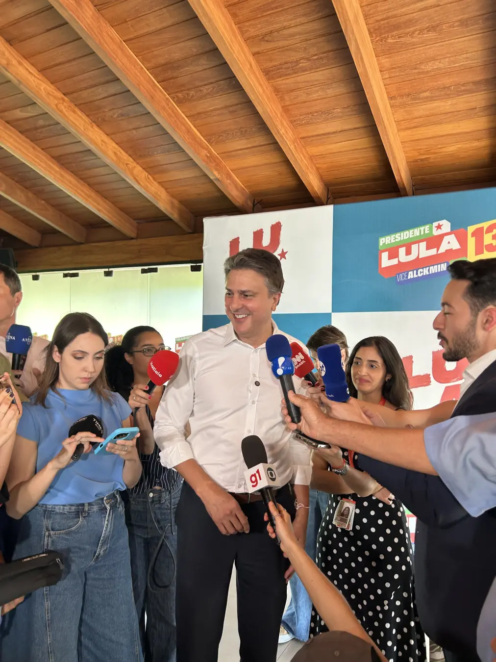 Lula vai em dois debates, um na Band dia 18 de outubro e outro na Globo dia 23 de outubro. Isso muda a estratégia dele,…