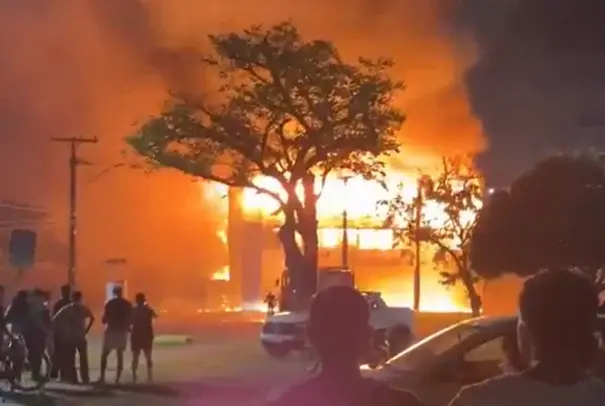 Incêndio na UFPE destruiu parte das instalações, causando prejuízo estimado em R$ 100 milhões e perda de dados de 20 an…