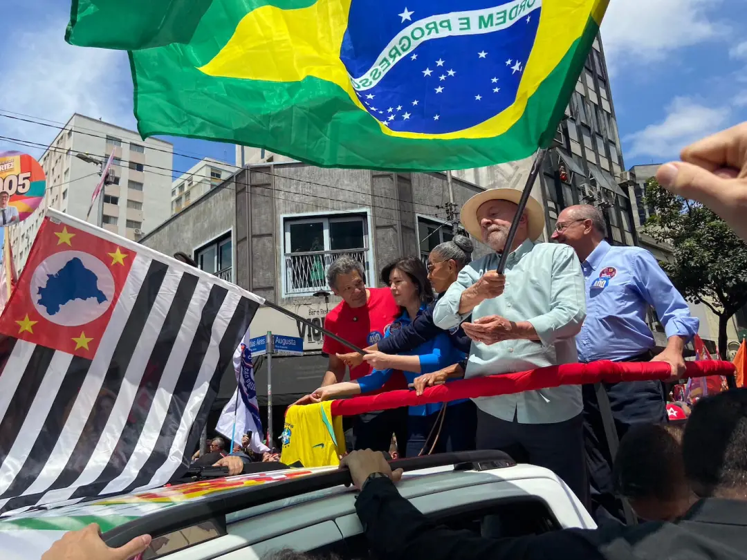Governadores e prefeitos de partidos como PP e União Brasil já apoiam Lula, apesar da federação com Flávio Bolsonaro. I…