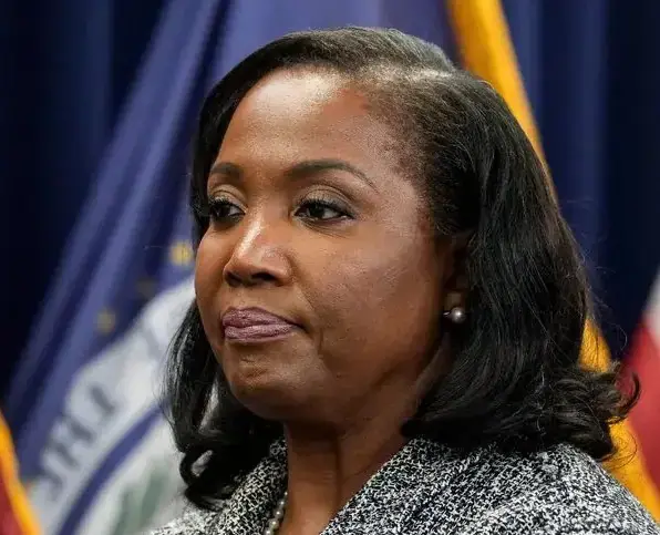 Donald Trump criou comitê para investigar Lisa Cook por declarações em financiamento imobiliário. A pauta é saber se te…