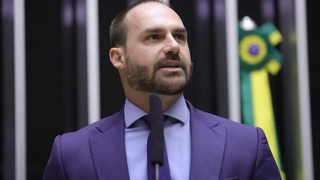 Eduardo Bolsonaro consta no BNMP com mandado de prisão definitiva de Alexandre de Moraes, por coação no curso do proces…