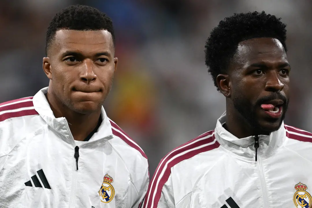 Duas estrelas do futebol Vini Jr e Mbappé têm tido relação fria no Real Madrid. O clima tenso afeta o desempenho da dup…