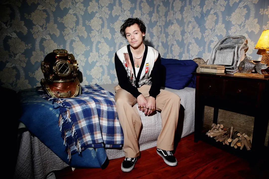 Harry Styles contou que superou a ansiedade em público com a ajuda de uma ex namorada extrovertida. Na época do One Dir…