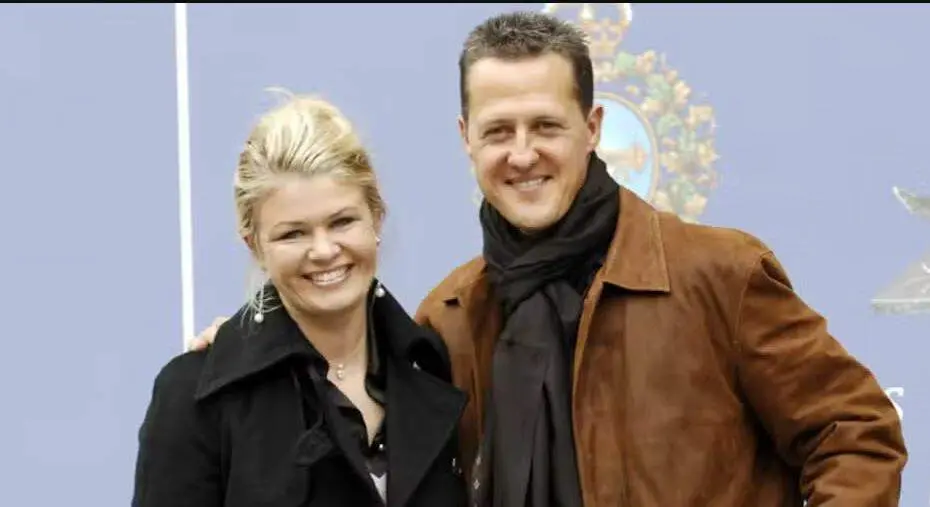 Corinna Schumacher voltou a falar sobre a temporada de 1994 com o documentário. Ela revelou que a mãe era contra o rela…