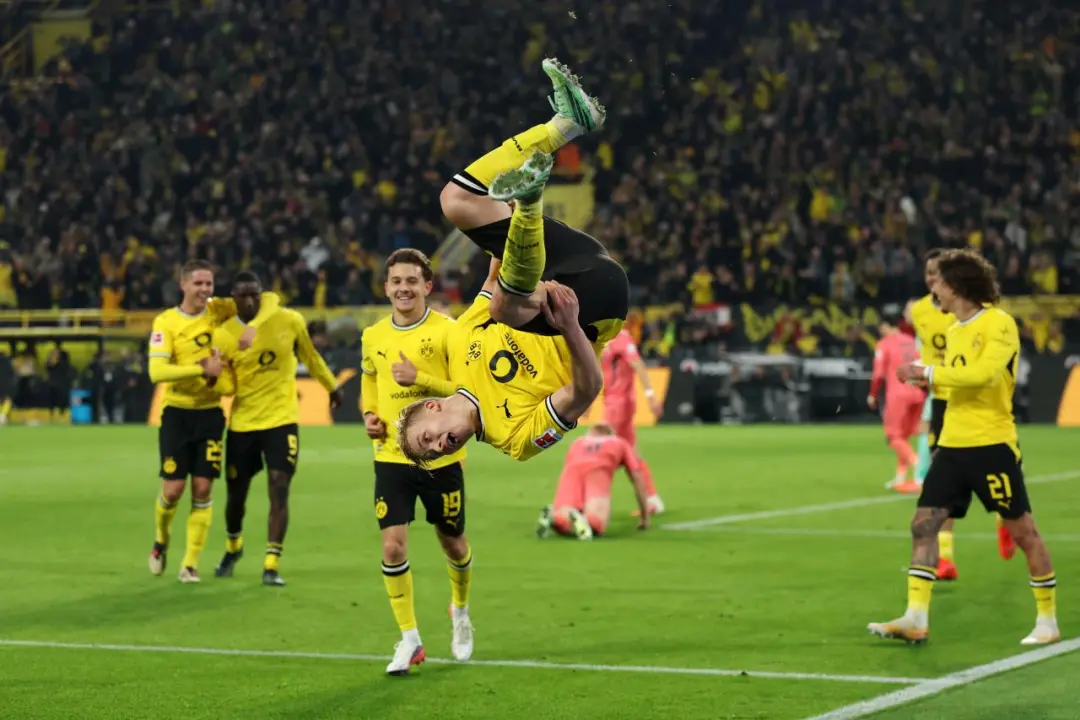 Daniel Svensson marcou o gol no 50 jogo da Bundesliga pelo Dortmund contra Werder Bremen. Diz que a troca de lado com o…