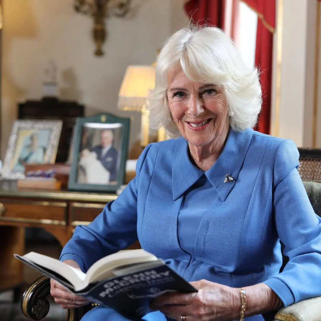 Queen Camilla compartilha no novo documentário o carinho que ela e Charles têm por livros, uma conexão que os acompanha…