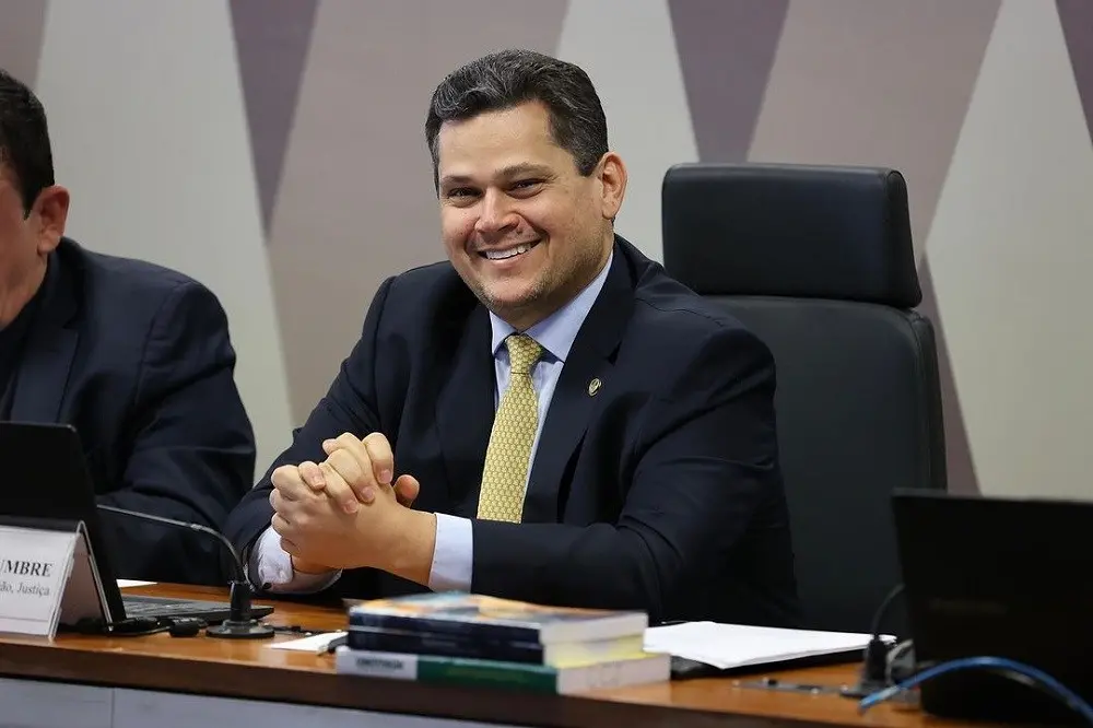 Davi Alcolumbre pautou votação da PEC para acabar com a escala 6x1 na próxima quarta-feira. É importante seguir o rito …