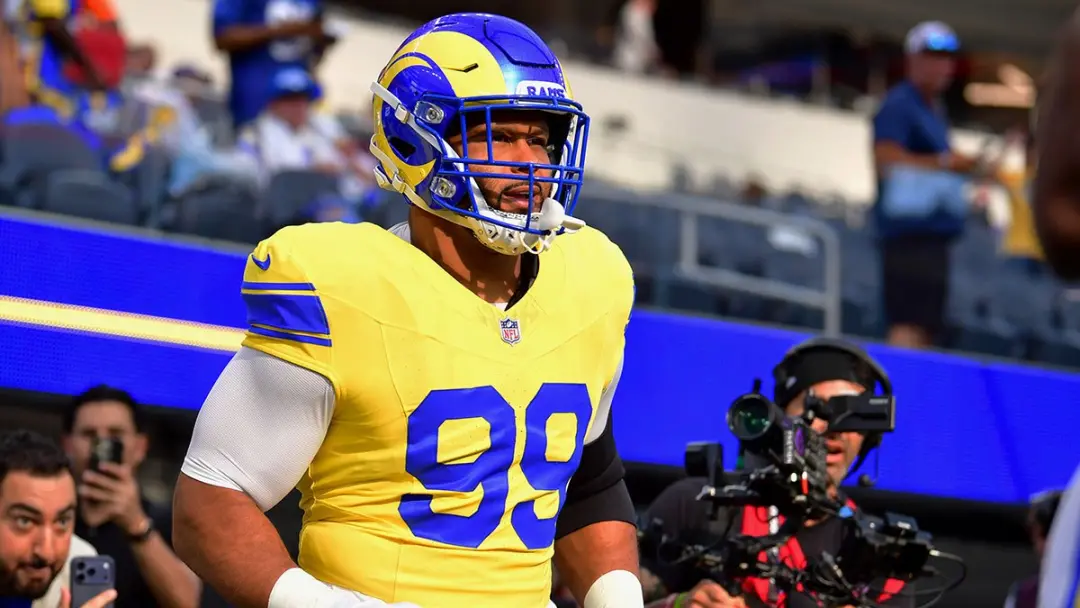 Aaron Donald voltou a treinar como participante total hoje. Isso mostra que tem chance dele voltar para o jogo de segun…