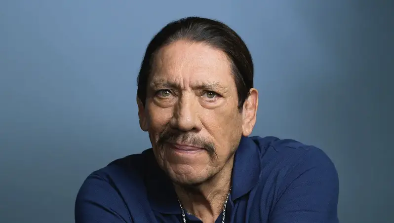 Danny Trejo disse que é pró imigrante mesmo sendo escalado para um filme com a produtora do ICE em Montana. A gente pon…