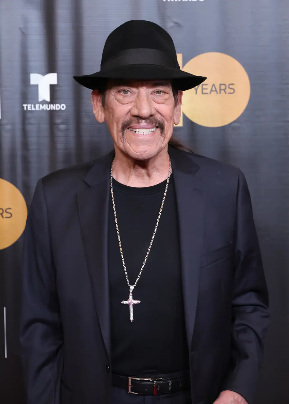 Danny Trejo falou sobre o filme Pawn Shop da Daily Wire e disse que não é a favor do ICE, mas sim pró-imigrante. Achei …