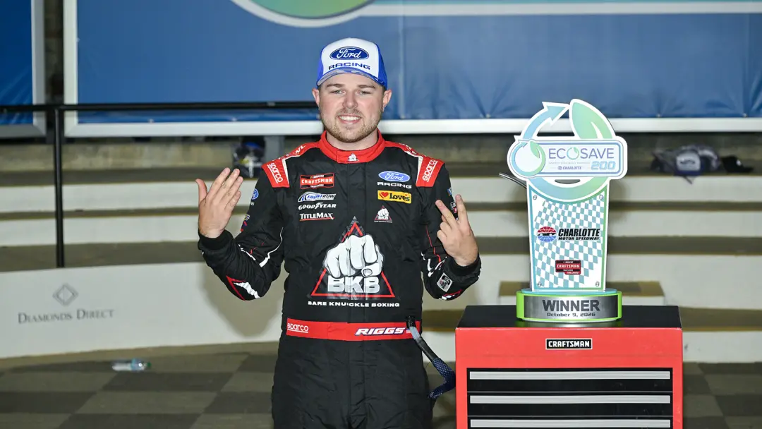 Charlotte Motor Speedway viu Layne Riggs garantir sua segunda vitória na NASCAR CRAFTSMAN Truck Series, fechando o défi…