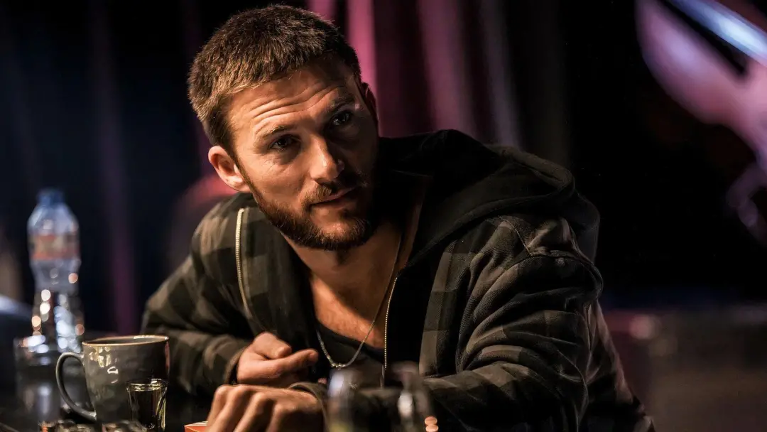 Scott Eastwood tem um filme de suspense criminal bombando na Prime Video internacional, mesmo anos depois da estreia. A…