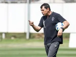 Carille quer voltar ao Corinthians, mas a parte financeira trava o negócio. Essa situação mostra como o lado pragmático…