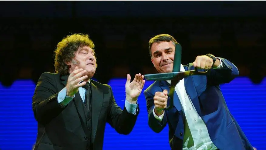 Senador Camilo Santana disse que o tesouraço proposto por Flávio Bolsonaro será igual ao de Milei na Argentina. A gente…