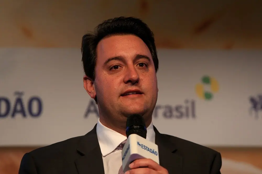 Tarcísio de Freitas articula apoio de Ratinho Jr e prefeitos do PSD paulista a Flávio Bolsonaro. Parece um movimento de…