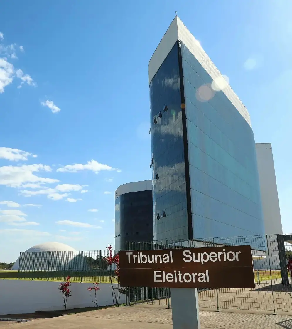 TSE suspende site que trocava criptomoedas por apoio a Flávio Bolsonaro. Vantagem econômica durante as eleições, a mini…
