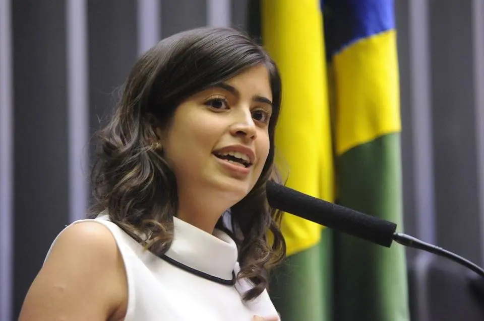 Tabata Amaral contou que a mãe, Reni Amaral, está acordando após o acidente que sofreu no dia 3 em São Paulo. A recuper…