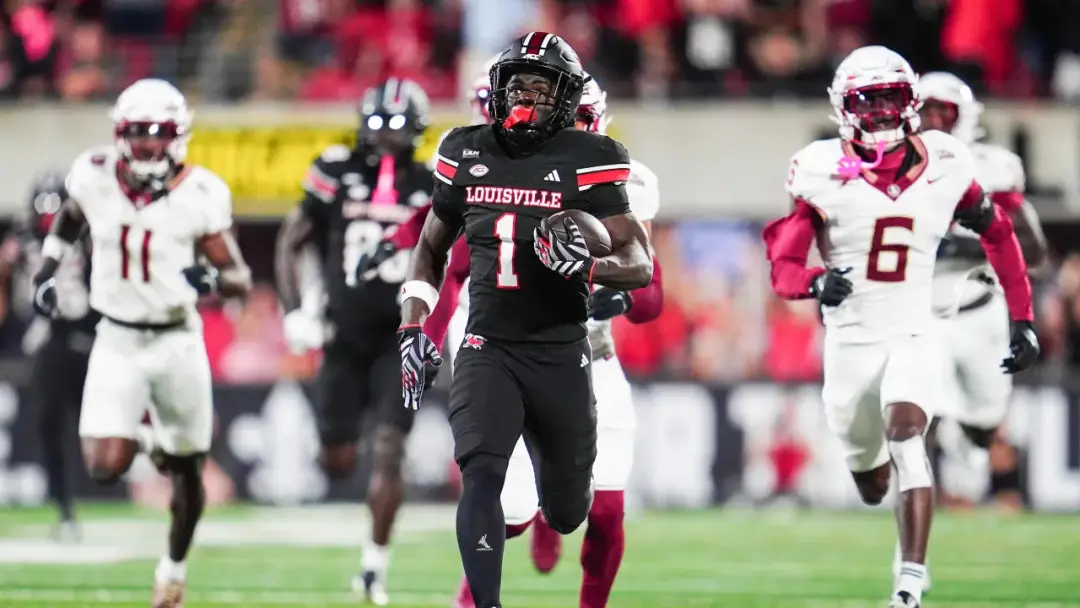 Louisville venceu o Florida State por 44 a 20, e Isaac Brown marcou 313 jardas em todas as jogadas. Impressionante a ex…