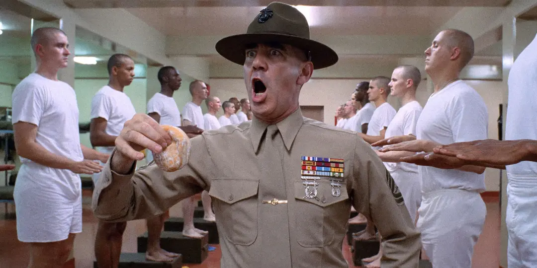 Full Metal Jacket de 1987 ainda é um filme sobre a Guerra do Vietnã que mostra o impacto do conflito. O Kubrick aborda …