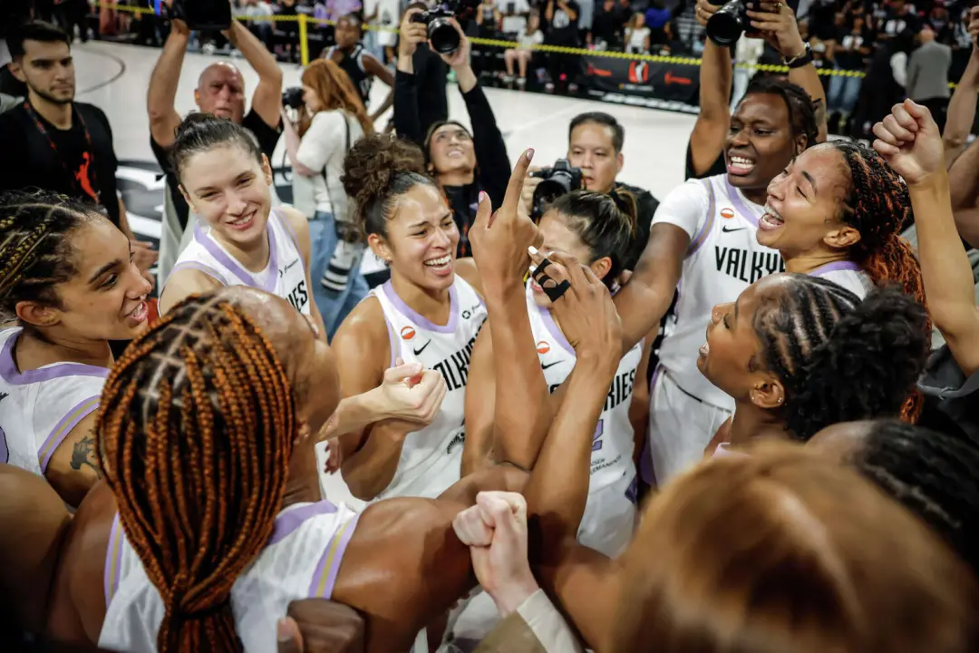 Golden State Valkyries varreu as Aces de Las Vegas, vencendo em overtime por 87 a 77 no Game 3. Ganhar a semifinal assi…