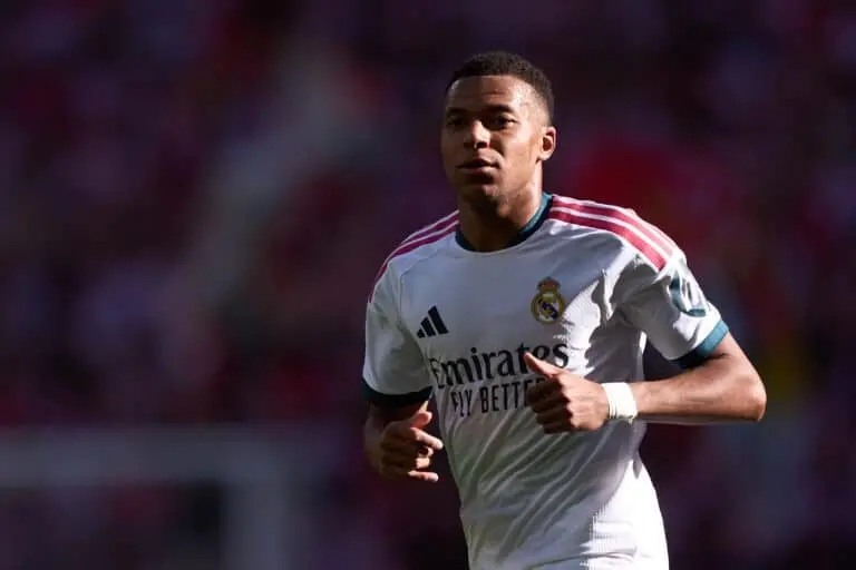 Mbappé está pronto para voltar a jogar, e Mourinho quer reintegrá-lo rapidamente no Villarreal. O treinador não quer es…