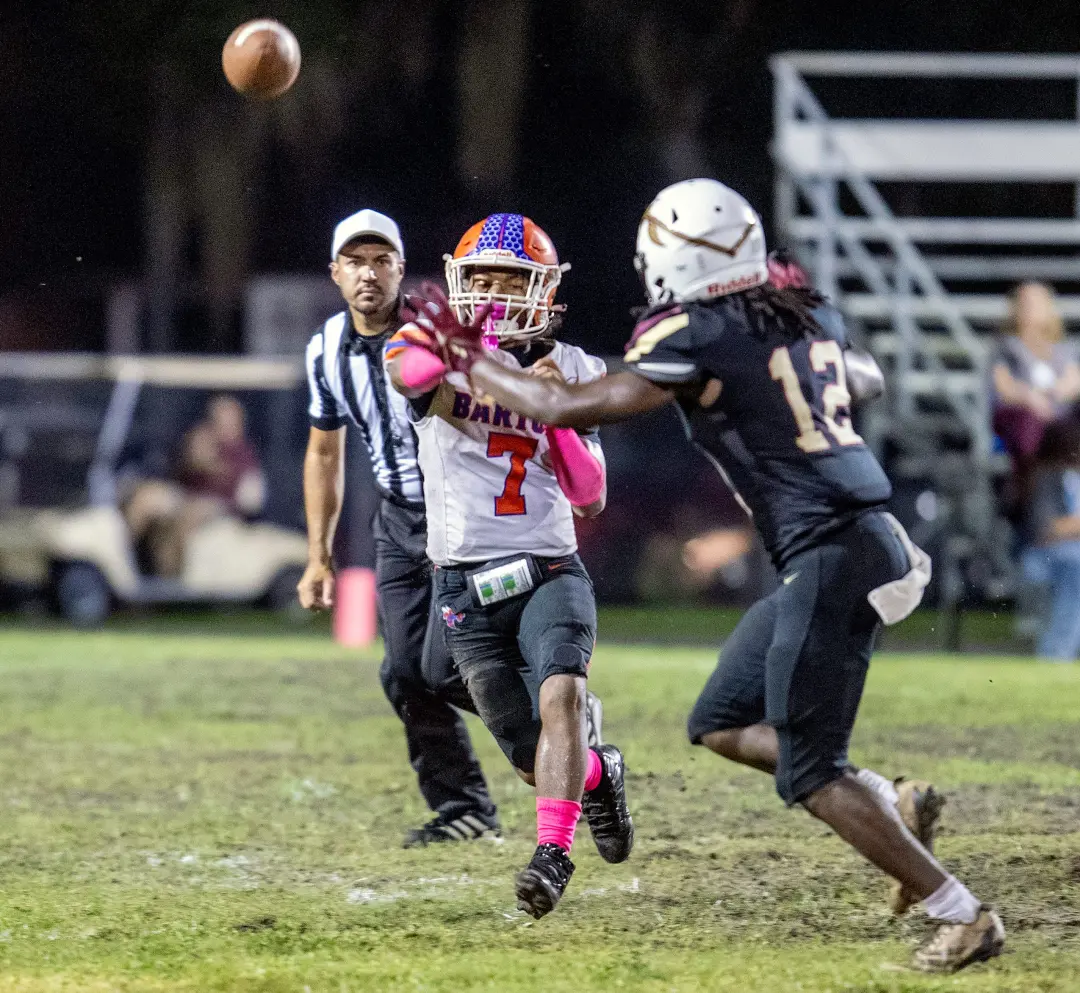 Bartow vence o Lake Gibson por 27 a 24 no tempo extra. O quarterback Amire Hall marcou dois touchdowns no quarto períod…