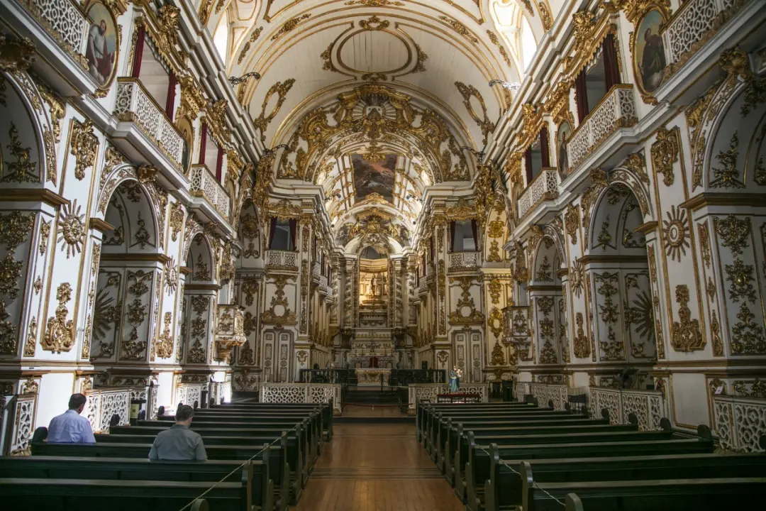 Igreja Nossa Senhora do Carmo da Antiga Sé cobra mais de R$ 5 mil para casamento, e precisa de até dois anos de anteced…