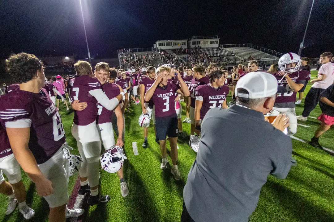 Hillcrest ganhou de Marshfield, 34 a 13, defendendo casa. Aquele lance do Jordan Whrill com três touchdowns mostra que …