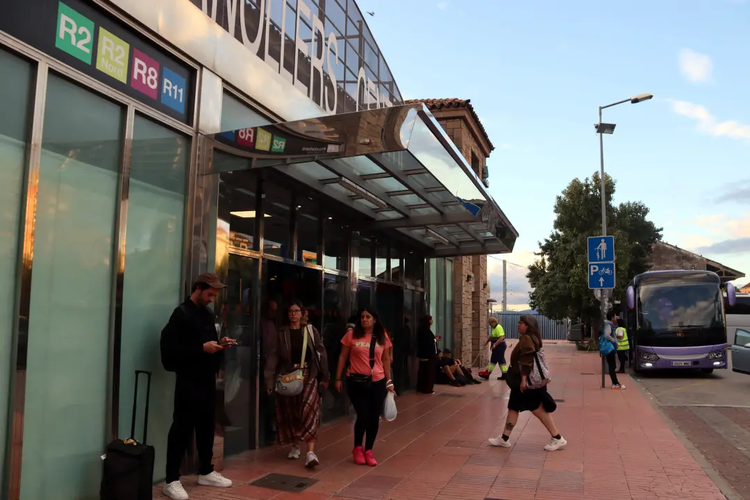 Roubo de cabo entre Mollet Sant Fost e Montmeló tá causando problemas nas linhas R11, R8, R2 Norte e R2 de Rodalies em …