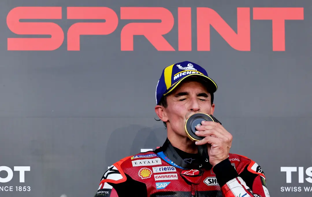 Márquez venceu a sprint em Mandalika, no GP da Indonésia, e assume a liderança do mundial. Aquele circuito sempre troux…
