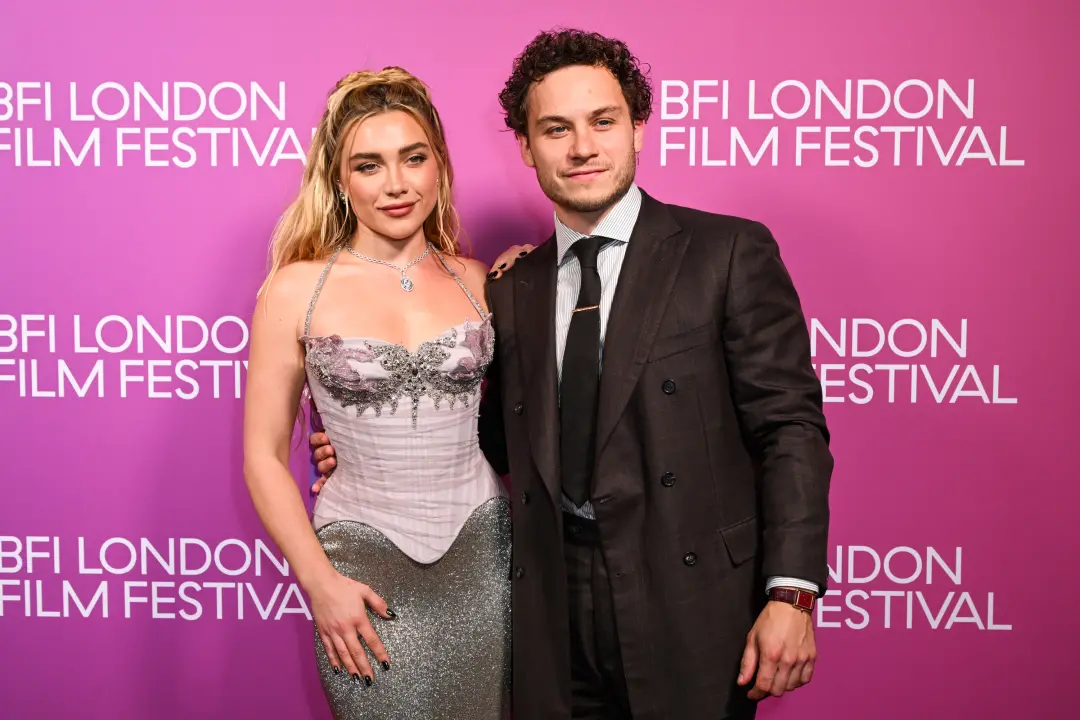 Florence Pugh e Finn Cole apareceram no tapete vermelho na estreia mundial de In The Shadows, no Festival de Cinema de …