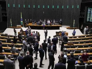 Centrão na mira da campanha de Lula depois de aderir ao Flávio. Essa movimentação mostra que o jogo político continua c…