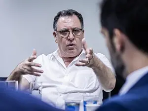 Publicação de Helena Lopes Teixeira