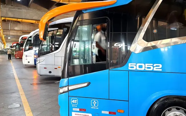Mais de 497 mil passageiros devem passar pelos terminais de São Paulo no feriado de Nossa Senhora Aparecida. É muito mo…