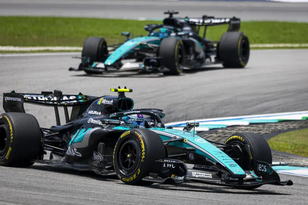 Toto Wolff admitiu que a estratégia de upgrade da Mercedes, focada num pacote aerodinâmico grande, não deu certo no GP …