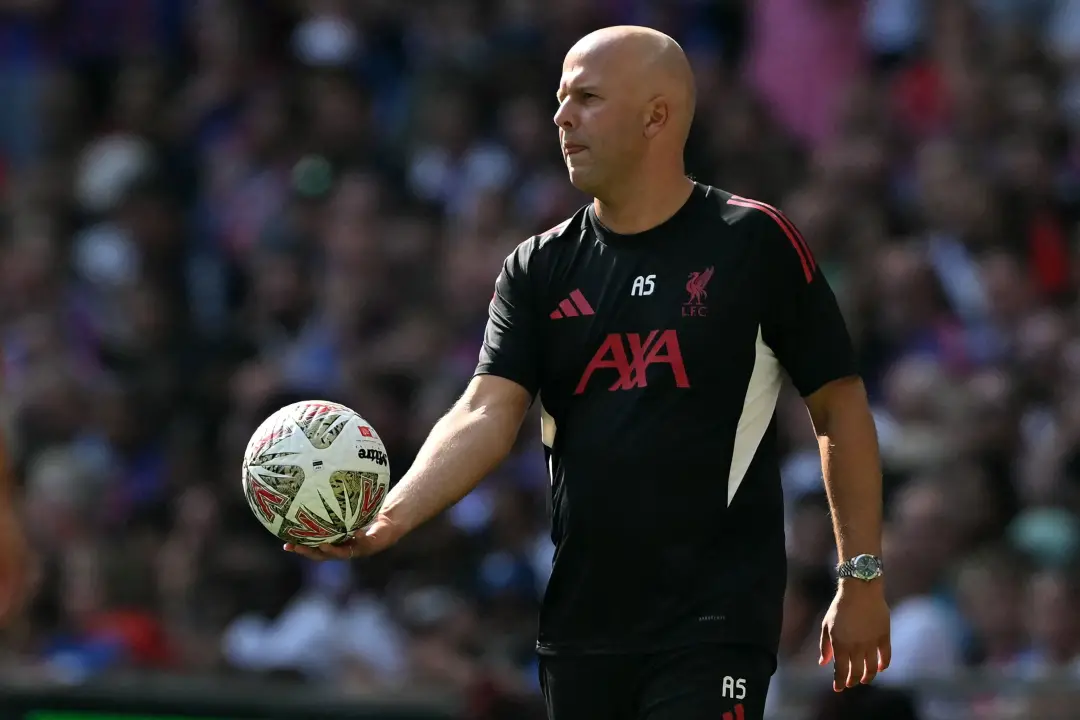 Arne Slot agora é observador técnico da Uefa, quatro meses depois de sair do Liverpool. A função dele é analisar jogos …