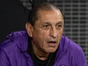 Ramón Díaz, Zubeldia e Sylvinho recusaram assumir o Corinthians. A indecisão desses técnicos gera incerteza no planejam…