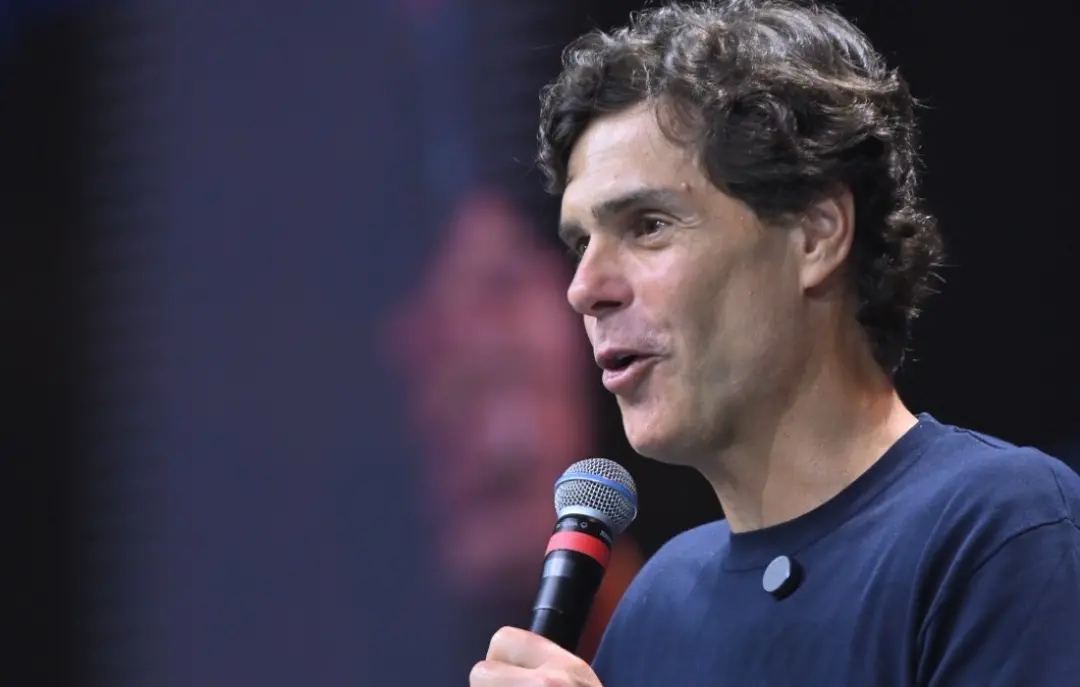 Guilherme Benchimol, ex-CEO da XP, falou sobre como o sucesso de um negócio depende de ser substituível. Quando a empre…