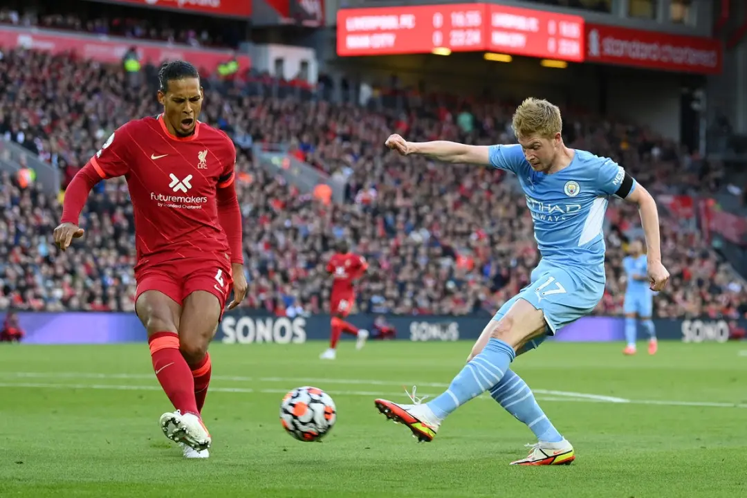 Manchester City e Liverpool, com jogadores custando de 100 milhões de libras, mostram o modelo bilionário da Premier Le…