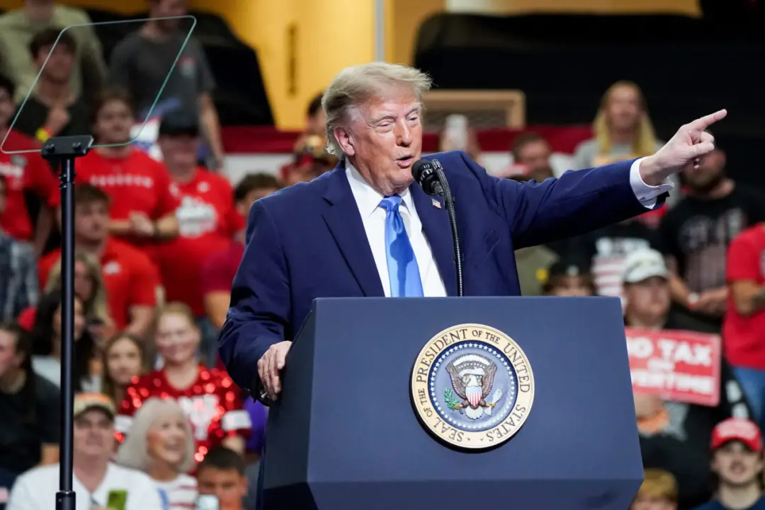 Donald Trump tirou o compromisso de ir ao jogo Georgia contra Alabama com a chegada do furacão Isaias. Essa decisão mos…