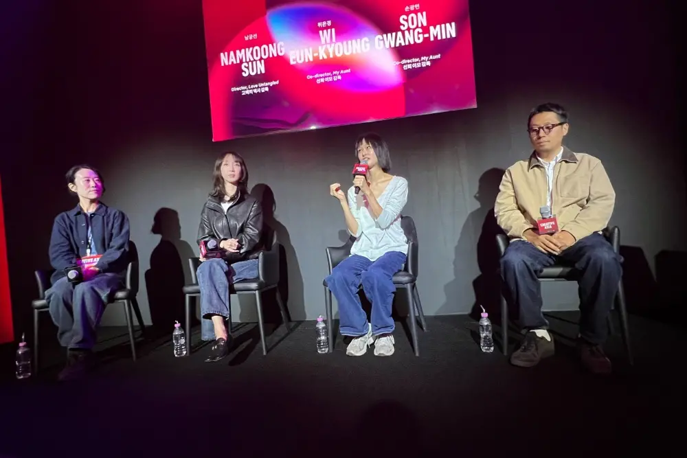 Namkoong Sun, diretor do romance coreano Love Untangled, falou que a liberdade do filme comercial foi parecida com a de…