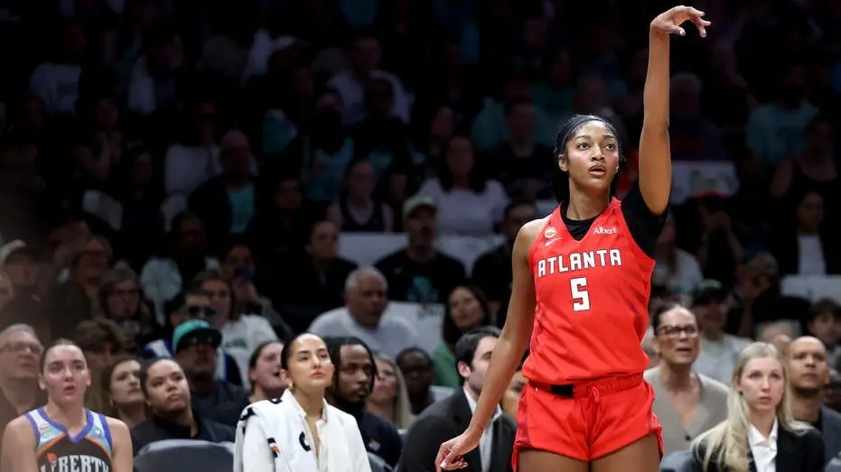 Angel Reese chegou às Finais da WNBA antes de Caitlin Clark. Em treino com Atlanta Dream, o treinador parou um exercíci…