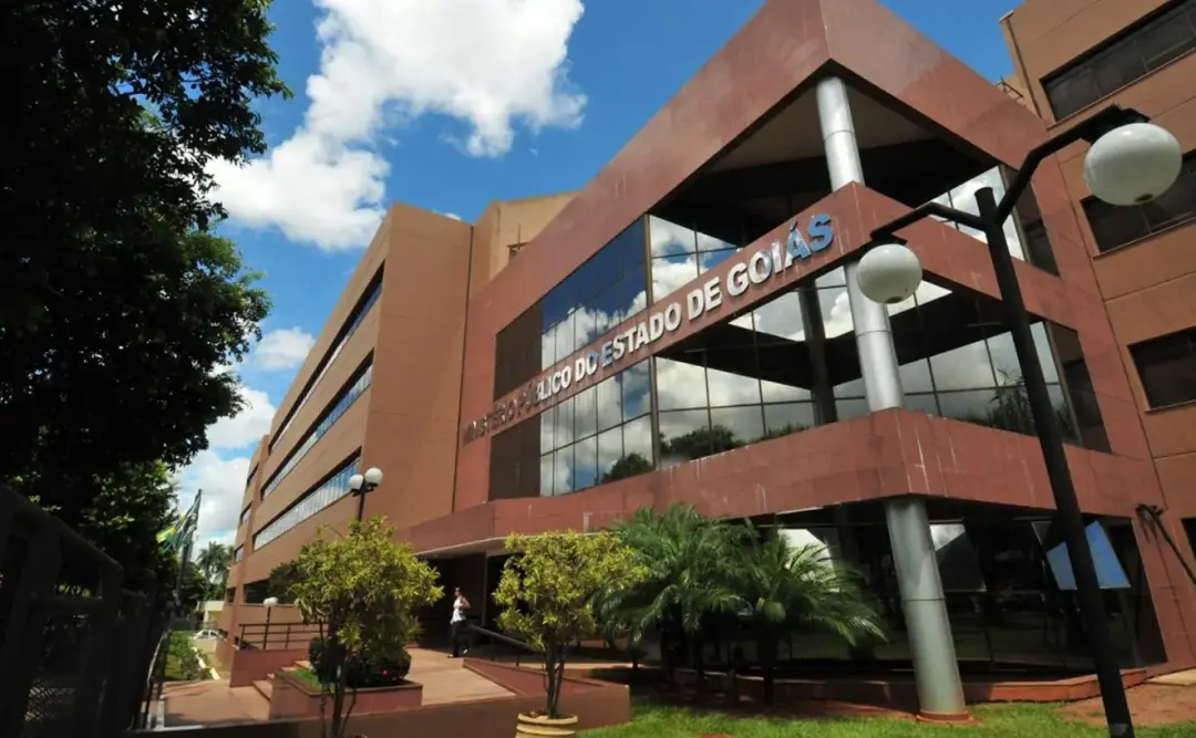 Publicação de Lívia Mendonça Gomes