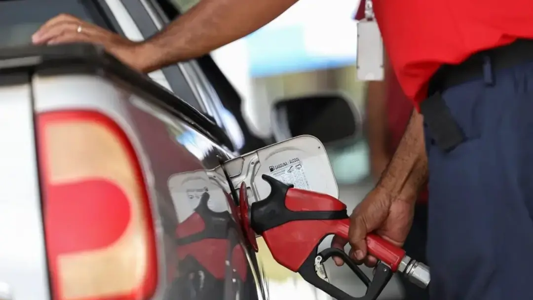 Nova desoneração de impostos federais pode baratear a gasolina em R$ 0,26, integrando um pacote de subsídios de R$ 5,2 …