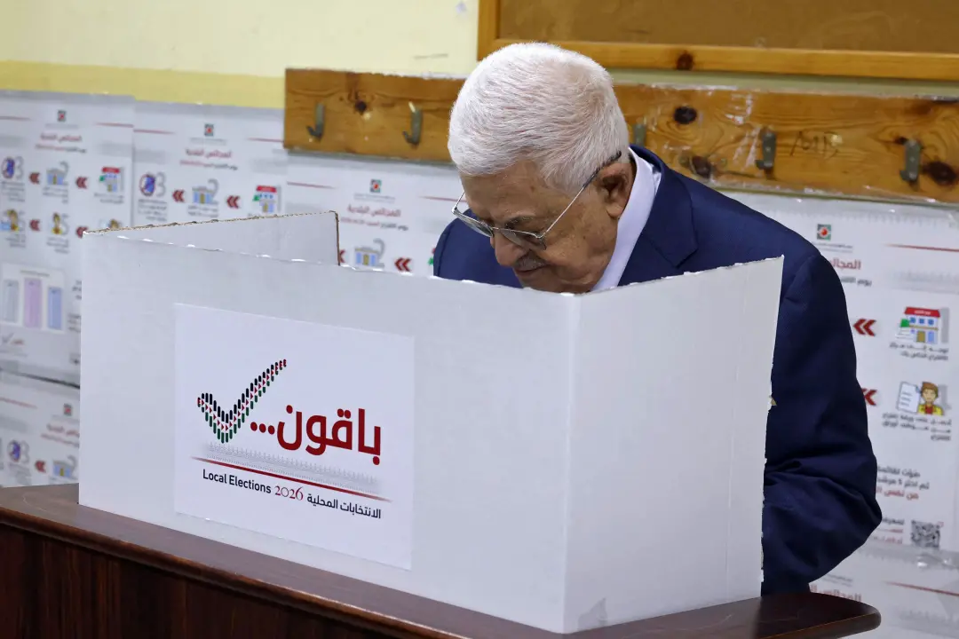 Mahmoud Abbas adiou as eleições palestinas para setembro de 2027. A justificativa oficial é os obstáculos impostos por …