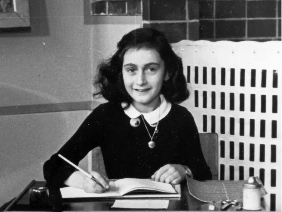 Anne Frank, adolescente judia escondida dos nazistas, tinha seu diário relativizado em vídeo de Bienal do Livro. Essa b…