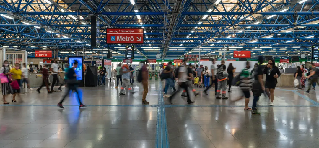 Segunda, 12 de outubro, a operação de metrô e trem em São Paulo terá oferta equivalente à de domingo. A Linha 17 Ouro f…