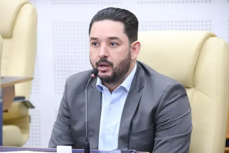 Thialu Guiotti foi eleito presidente da Câmara de Goiânia por unanimidade, com 37 votos, para o biênio 2027-2028. A aus…