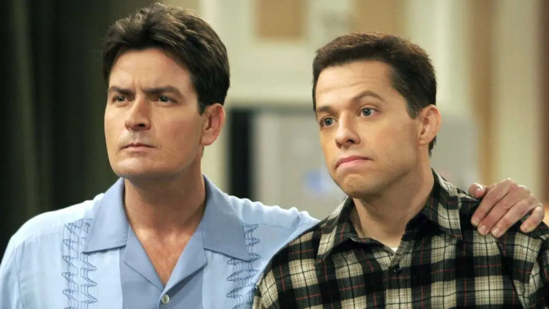 Charlie Sheen teve seu último dia em Two and a Half Men detalhado por Chuck Lorre. Não foi um fim tranquilo pra ele na …