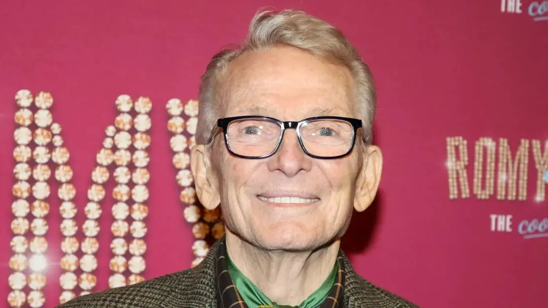 Bob Mackie, designer de moda que vestiu Marilyn Monroe, faleceu em California com trauma contuso na cabeça. Depois de o…